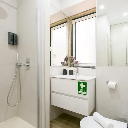 Center Apartment, Walkable, Ac&wifi * Лиссабон